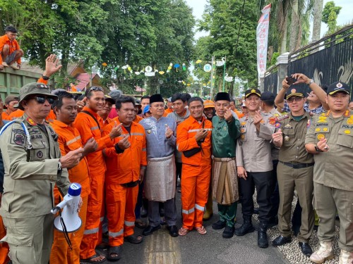 cover Respon Aksi Pahlawan Kebersihan, Wali Kota Jambi Komitmen Naikkan Kesejahteraan Pasukan Orange