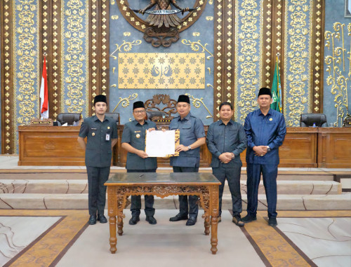 cover Paripurna DPRD Kota Jambi Sahkan Tiga Perda, Fokus pada Pembangunan dan Kesejahteraan Warga