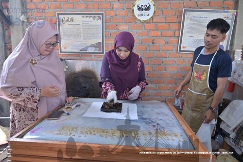 cover Upaya Penguatan SDM di Kota Jambi, Ketua Dekranasda Nadiyah Resmi Buka Pelatihan Keterampilan Membantik