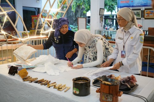 cover Perkenalkan Budaya Lokal Jambi, Ketua GOW Kota Jambi Resmi Buka Pameran Budaya Bioskop dan Pekan Film Akhir Tahun