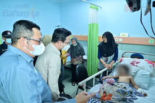 cover Wawako Diza dan Ketua DPRD Kemas Faried Jenguk Korban Galian Jargas, Pastikan Penanganan Berjalan Baik