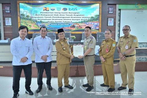 cover Wali Kota Jambi Serahkan Uang Ganti Kerugian Kepada Pemilik 19 NIS Terdampak Pengerjaan Kolam Retensi