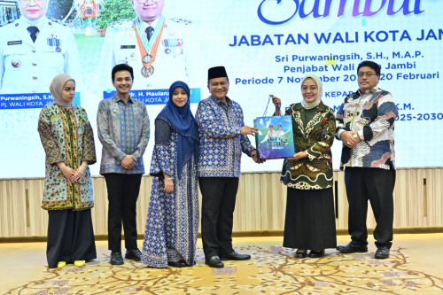 cover Di Acara Pisah Sambut Jabatan Wali Kota Jambi, Maulana: Fokus Program 100 Hari Kerja