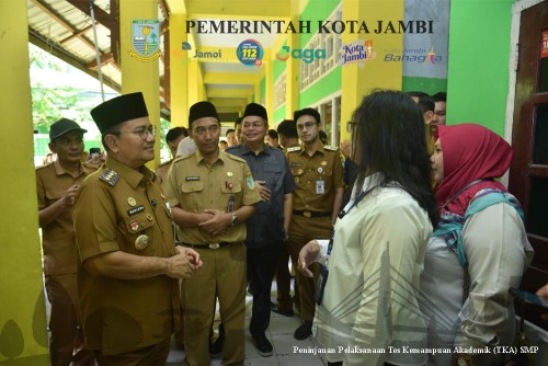 cover Tinjau Pelaksanaan TKA, Wali Kota Maulana : Momentum Meningkatkan Prestasi dan Refleksi Keberhasilan Proses Pendidikan