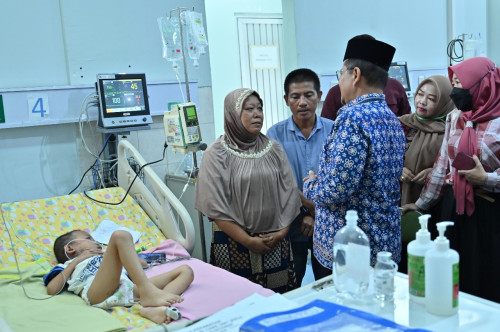 cover Tanpa Libur Wali Kota Jambi Kunjungi Masyarakat Membutuhkan, Berikan Bantuan Kursi Roda dan Transportasi Berobat