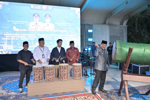 cover Fasilitasi Kebutuhan Ramadhan, Wali Kota Maulana Buka Bedug Fest Bazar Ramadhan Bahagia 1446 Hijriah