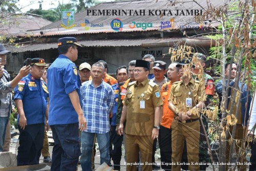 cover Wali Kota Jambi Serahkan Bantuan Kepada Korban Kebakaran