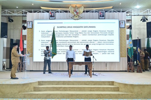 cover Satlinmas Dikukuhkan, Wali Maulana Tegaskan Peran Strategis Masyarakat Jaga Keamanan Lingkungan