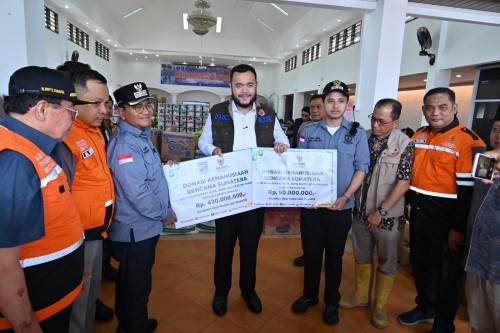 cover Serahkan Bantuan ke Sumbar, Maulana: Kita Adalah Serumpun, Menghadapinya Tidak Sendiri