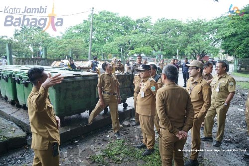 cover Siapkan Pelaksanaan OPBM di Kota Jambi, Maulana-Diza Tinjau Transfer Depo Sampah