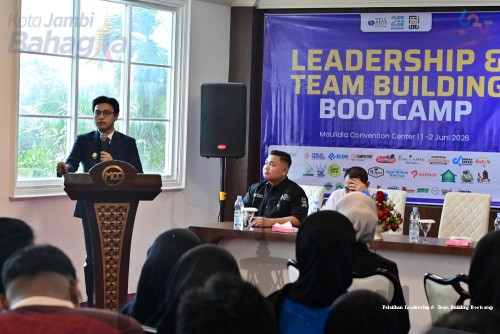 cover Dorong UMKM Naik Kelas, Wawako Diza Buka Pelatihan Leadership & Team Building Bootcamp for Employee
