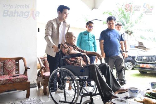 cover Wawako Diza Salurkan Bantuan Kursi Roda untuk Mantan Atlet Tinju Kota Jambi