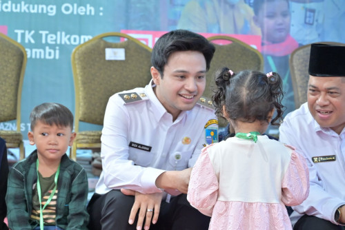 cover Belanja Bareng Yatim dan Dhuafa, Wawako Diza Beri Semangat Optimis dan Motivasi