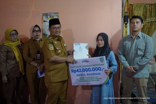 cover Wali Kota Maulana Serahkan Santunan BPJS Ketenagakerjaan Rp42 Juta kepada Ahli Waris Ketua RT 7 Penyengat Rendah