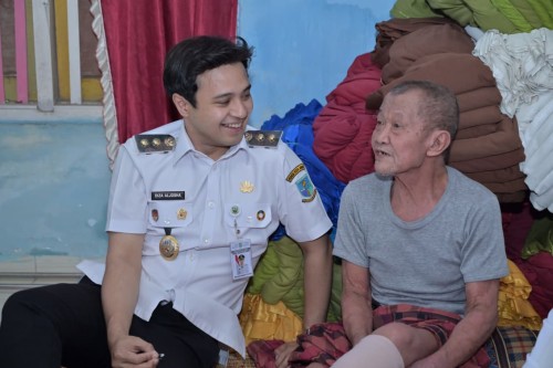 cover Wujud Kehadiran Pemerintah, Pemkot Jambi Bersama Baznas Beri Bantuan Kursi Roda  Bagi Masyarakat