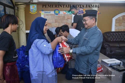 cover Berbagi Tali Asih, Wali Kota Maulana Ingatkan Masyarakat Menjaga Keamanan Selama Lebaran