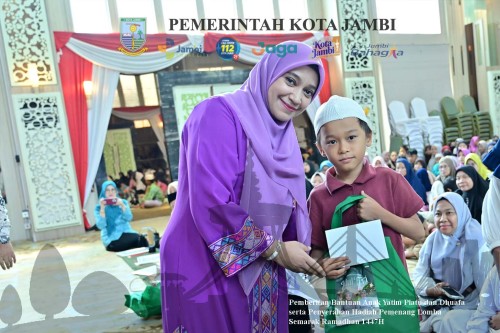 cover Sambut Hari Raya Idul Fitri, Pemkot Jambi Bersama TP PKK Berikan Ratusan Paket Bantuan Sosial Kepada Anak Yatim Piatu dan Masyarakat Kurang Mampu