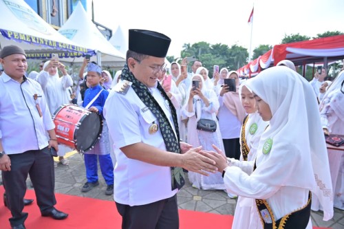 cover Wisudakan Ribuan Tahfizh Al-Quran, Wali Kota Maulana Dorong Lembaga Keagamaan Berantas Buta Aksara Al-Quran