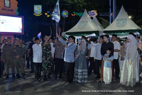 cover Gema Takbir Kendaraan Hias Semarakkan Malam Lebaran di Kota Jambi
