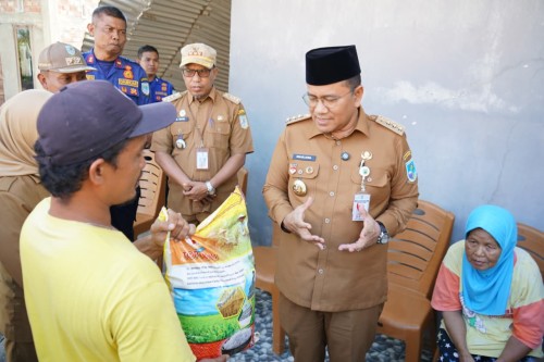 cover Wali Kota Maulana Serahkan Bantuan Tanggap Darurat Bagi Warga Korban Angin Puting Beliung