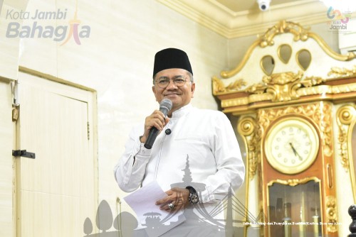 cover Wujudkan Pemerintahan Yang Responsif, Wali Kota Jambi Subuh Keliling Hingga Berikan Bantuan Rumah Ambruk