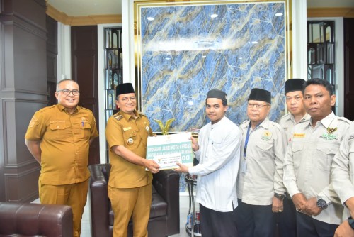 cover Serahkan Bantuan Pendidikan, Wali Kota Maulana Ajak Sama-sama Membangun Kota Jambi