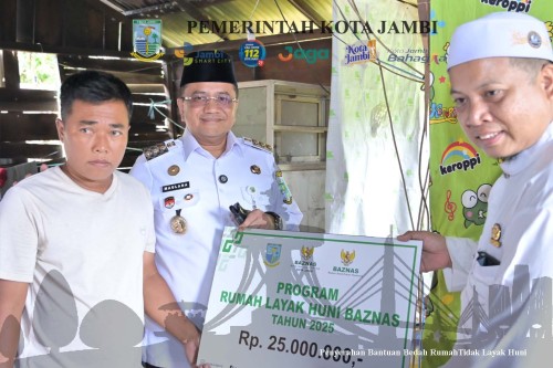 cover Wali Kota Maulana Berikan Bantuan Bedah Rumah Bagi Warga Seberang Kota Jambi