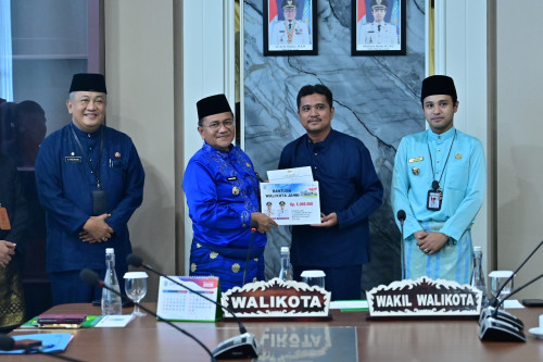 cover Berikan Bantuan Terhadap Rumah Ibadah, Maulana Pastikan Program Berkelanjutan