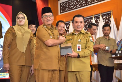 cover Komitmen Mendukung Pelaksanaan Pidana Kerja Sosial, Pemkot Jambi Tandatangani Kerja Sama Dengan Kejari Jambi