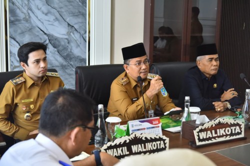 cover Tindaklanjuti Keluhan Masyarakat Terhadap Antrean Panjang di SPBU, Pemkot Jambi Gelar Rapat Bersama Gabungan