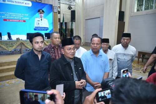 cover Beri Ruang Diskusi Kepada Masyarakat Terdampak Kawasan Zona Merah, Wali Kota Maulana: Kami Akan Berjuang Untuk Hak-Hak Masyarakat