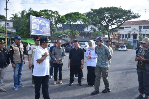 cover Siapkan Pasar Beduk Ramadan Yang ASRI, Maulana-Diza Pimpin Gotong Royong Dikawasan Terminal Rawasari
