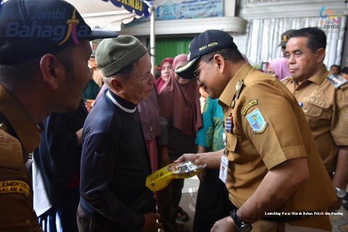 cover Tekan Harga Bahan Pokok Jelang Idul Adha 2026, Wali Kota Maulana Buka Operasi Pasar Murah