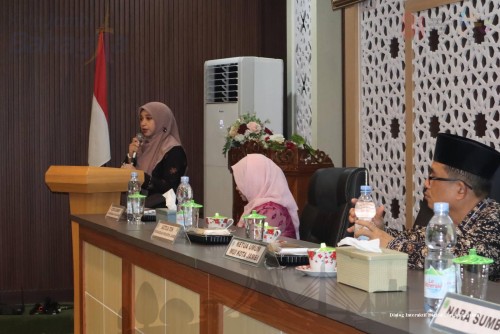 cover Nadiyah Buka Dialog Digital Parenting Islami, Dorong Orang Tua Melek Teknologi dan Tetap Beriman