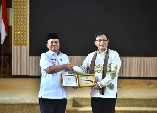 cover Didaulat Jadi Dewan Pembina Tani Merdeka, Wali Kota Maulana Dorong Swasembada Pangan dan Kesejahteraan Petani