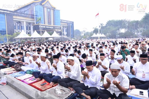 cover Pemkot Jambi Gelar Salat Istisqa, Ikhtiar Hadapi Kemarau Panjang dan Kabut Asap