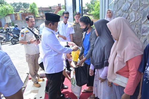 cover Wali Kota Jambi Serahkan Bantuan Cadangan Pangan Pemerintah  Periode Februari – Maret