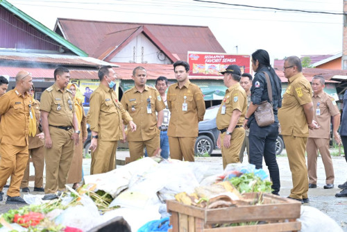 cover Sampah Sumbat Saluran Air, Wawako Diza Cek Sejumlah TPS Dalam Wilayah Kota Jambi