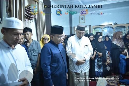 cover Takziah Dirumah Almarhum Ketua RT, Wali Kota Jambi Serahkan Santunan 42 Juta