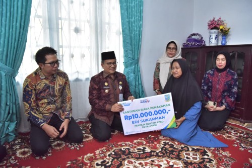 cover Wali Kota Jambi Serahkan Santunan Jaminan Kematian Bagi Pekerja Rentan