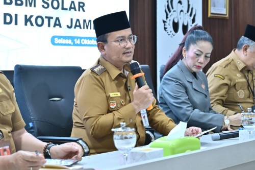 cover Wali Kota Maulana Pimpin Rapat Bersama Forkopimda Bahas Pemberlakuan SPBU Khusus Kendaraan Roda Enam