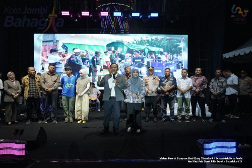 cover Warga Jambi Tumpah Ruah Dimalam Puncak Pesta Rakyat Kota Jambi, Wujud Kebahagiaan Dari Elemen Masyarakat