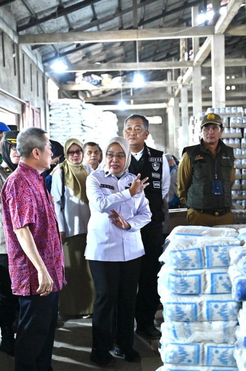 cover Pastikan Ketersediaan Bahan Pokok Saat Natal dan Tahun Baru, Pj Wali Kota Bersama Forkopimda Sidak Sejumlah Tempat