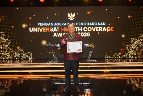 cover Komitmen Dukung Program Jaminan Kesehatan Nasional, Wali Kota Jambi Terima Penghargaan UHC Awards 2026