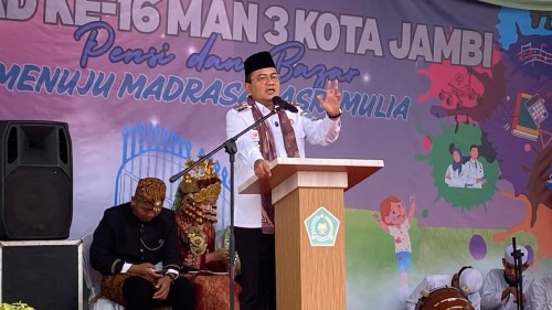 cover Hadiri Milad Ke-16 MAN 3 Kota Jambi, Wali Kota Maulana Beri Apresiasi Dalam Pengembangan Karakter dsn Potensi Peserta Didik
