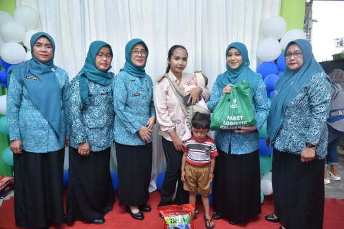 cover TP PKK Kota Jambi Serahkan Bantuan Bagi Anak-anak dan Keluarga Berisiko Stunting