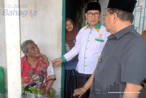 cover Wali Kota Maulana Salurkan Bantuan Kursi Roda dan Biaya Pengobatan Kepada Datuk Musiran dan  Daniel