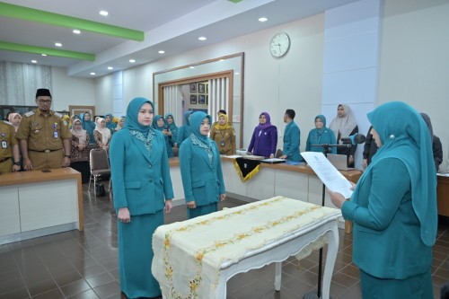 cover Ketua TP PKK Kota Jambi Nadiyah Resmi Lantik dan Kukuhkan TP PKK, Bunda PAUD, dan TP Posyandu Tingkat Kecamatan, Kelurahan