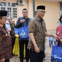 cover Jelang Imlek, Wako Fasha Serahkan Bantuan Sembako ke Warga Etnis Tionghoa