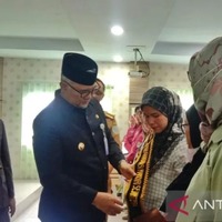 cover  BERITA PEMERINTAH KOTA JAMBI Kota Jambi “wisuda” 293 penerima manfaat Program Keluarga Harapan